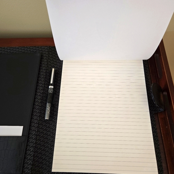 Luxury Executive Grey Croc Noir Note Pad & Alder Ballpoint Pen, 11.5" x 8.5" - Picture 11 of 16